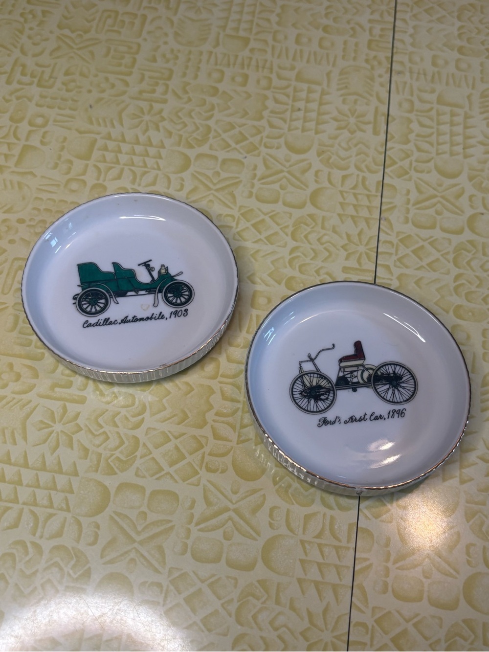Vintage Automobile Trinket Dishes/ coasters - Green & White Motif
